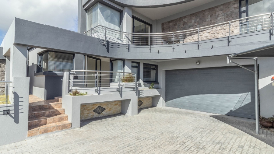 4 Bedroom Property for Sale in Perlemoenbaai Western Cape